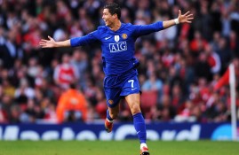 电子竞技体育官方-纳达尔回归赛场，败北首场状态亮眼，利物浦观众沸腾！